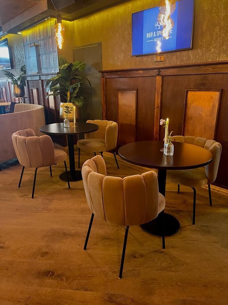 Zithoek met fluwelen stoelen