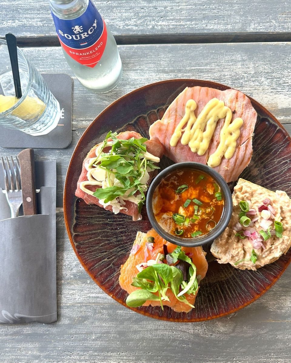 Lunchplank met broodjes en soep